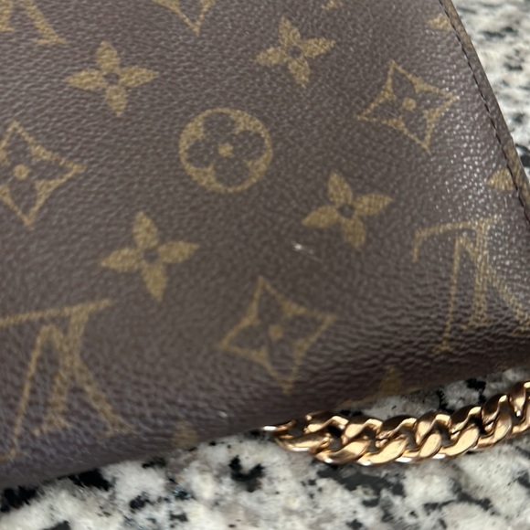 Louis Vuitton Pouch on Chain - Picture 4 of 5